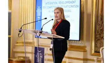 &Sigma;&tau;&omicron; Delphi Economic Forum Paris &eta; &Sigma;έ&beta;&eta; &Beta;&omicron;&lambda;&omicron;&upsilon;&delta;ά&kappa;&eta; &ndash; &Omicron;&iota; &delta;ύ&omicron; ά&xi;&omicron;&nu;&epsilon;&sigmaf; &tau;&eta;&sigmaf; &kappa;&upsilon;&beta;&epsilon;&rho;&nu;&eta;&tau;&iota;&kappa;ή&sigmaf; &pi;&omicron;&lambda;&iota;&tau;&iota;&kappa;ή&sigmaf; &gamma;&iota;&alpha; &tau;&omicron; &mu;&epsilon;&tau;&alpha;&nu;&alpha;&sigma;&tau;&epsilon;&upsilon;&tau;&iota;&kappa;ό