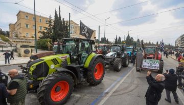 Αγρότες: Ζεσταίνουν τα τρακτέρ τους για το Σύνταγμα