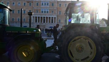 Αγρότες: Αποχωρούν με την υπόσχεση συνέχισης του αγώνα