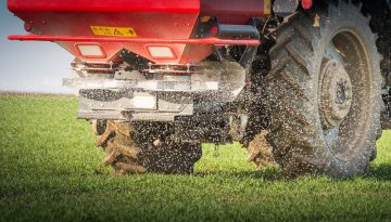 Στο ΦΕΚ η Πράξη Νομοθετικού Περιεχομένου για την επιδότηση λιπασμάτων και τις αποζημιώσεις στη Λέσβο λόγω αφθώδους – Τι π