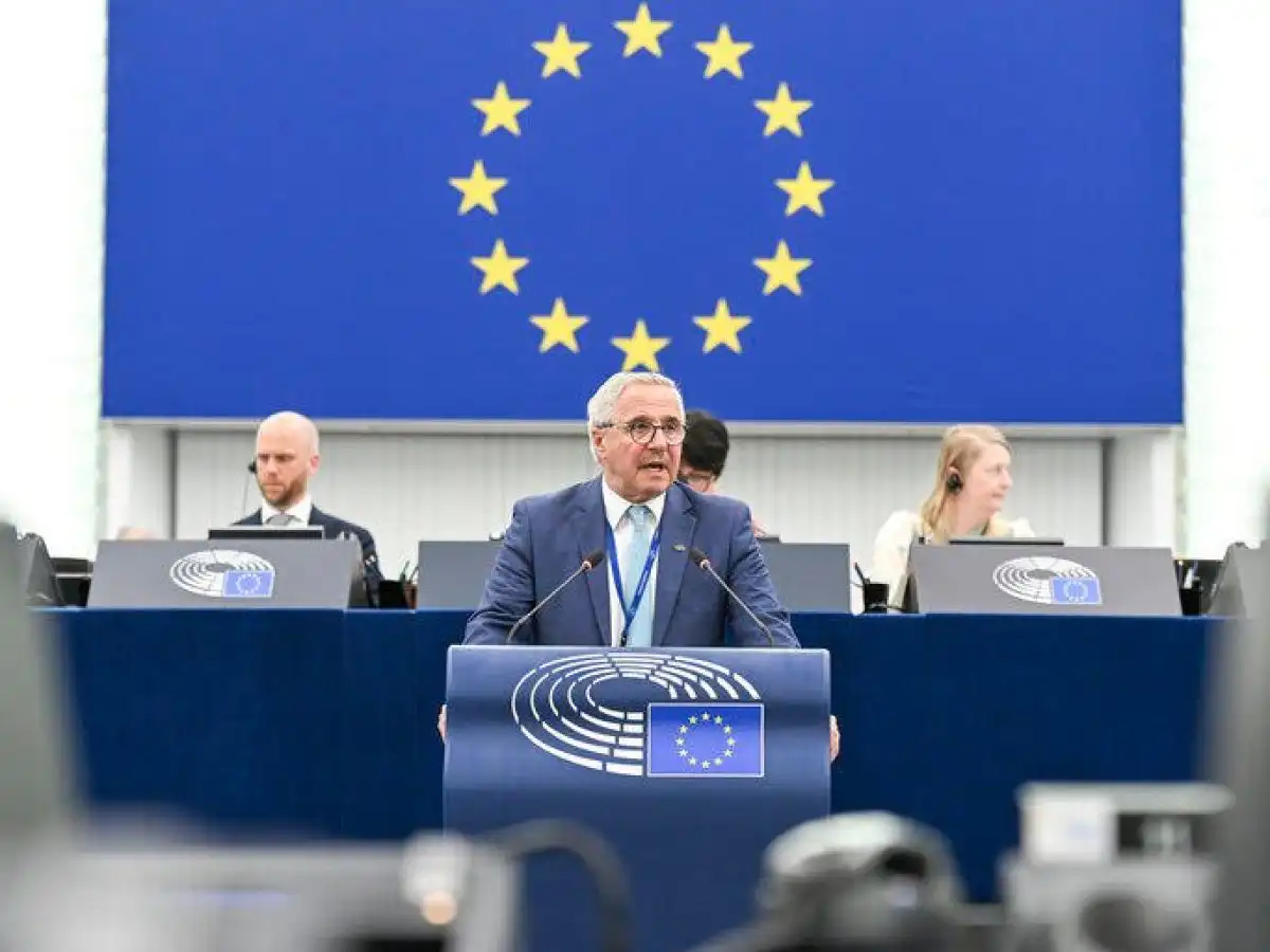 &Gamma;. &Mu;&alpha;&nu;&iota;ά&tau;&eta;&sigmaf; &pi;&rho;&omicron;&sigmaf; &Epsilon;&pi;&iota;&tau;&rho;&omicron;&pi;ή: &Sigma;&upsilon;&mu;&phi;&omega;&nu;&epsilon;ί&tau;&epsilon; &mu;&epsilon; &tau;&eta;&nu; &pi;&epsilon;&rho;&iota;&kappa;&omicron;&pi;ή &tau;&omicron;&upsilon; &Pi;&rho;&omicron;&gamma;&rho;ά&mu;&mu;&alpha;&tau;&omicron;&sigmaf; &ldquo;&Sigma;&pi;ί&tau;&iota; &mu;&omicron;&upsilon; &Iota;&Iota;&rdquo;;