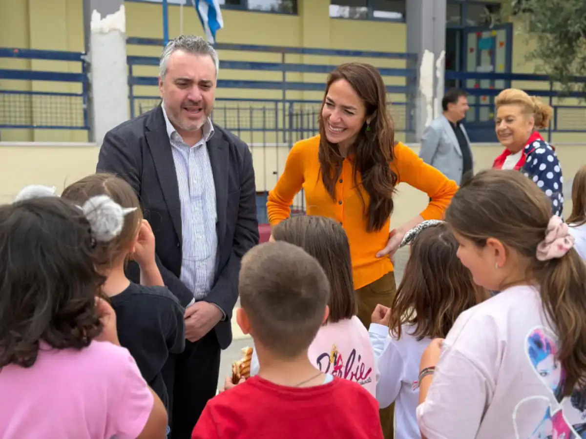 &Sigma;&tau;&eta;&nu; &Alpha;ί&gamma;&iota;&nu;&alpha; &tau;&alpha; &sigma;&chi;&omicron;&lambda;&iota;&kappa;ά &gamma;&epsilon;ύ&mu;&alpha;&tau;&alpha; &phi;&tau;ά&nu;&omicron;&upsilon;&nu; &pi;&lambda;έ&omicron;&nu; &sigma;&epsilon; ό&lambda;&alpha; &tau;&alpha; &delta;&eta;&mu;&omicron;&tau;&iota;&kappa;ά &sigma;&chi;&omicron;&lambda;&epsilon;ί&alpha;, &mu;&epsilon; &pi;&omicron;&iota;ό&tau;&eta;&tau;&alpha;, &phi;&rho;&omicron;&nu;&tau;ί&delta;&alpha; &kappa;&alpha;&iota; &alpha;&sigma;&phi;ά&lambda;&epsilon;&iota;&alpha;