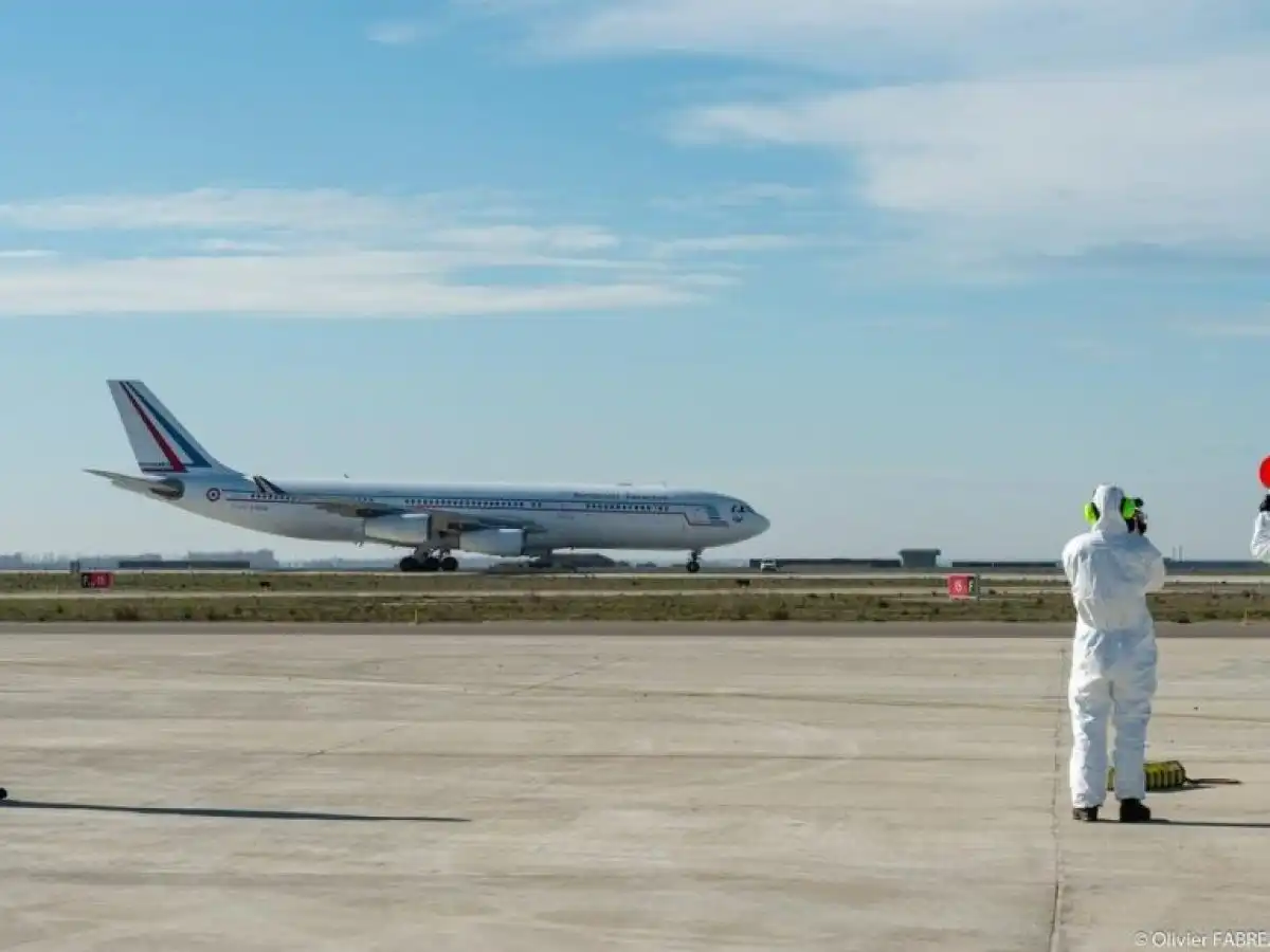 &Mu;&epsilon; &pi;&tau;ή&sigma;&epsilon;&iota;&sigmaf; charter &epsilon;&iota;&sigma;ά&gamma;&epsilon;&iota; &chi;&omicron;&iota;&rho;&omicron;&mu;&eta;&tau;έ&rho;&epsilon;&sigmaf; &beta;ά&sigma;&epsilon;&iota; &sigma;&chi;&epsilon;&delta;ί&omicron;&upsilon; &eta; &Kappa;ί&nu;&alpha; &epsilon;&nu; &mu;έ&sigma;&omega; &pi;&alpha;&nu;&delta;&eta;&mu;ί&alpha;&sigmaf;
