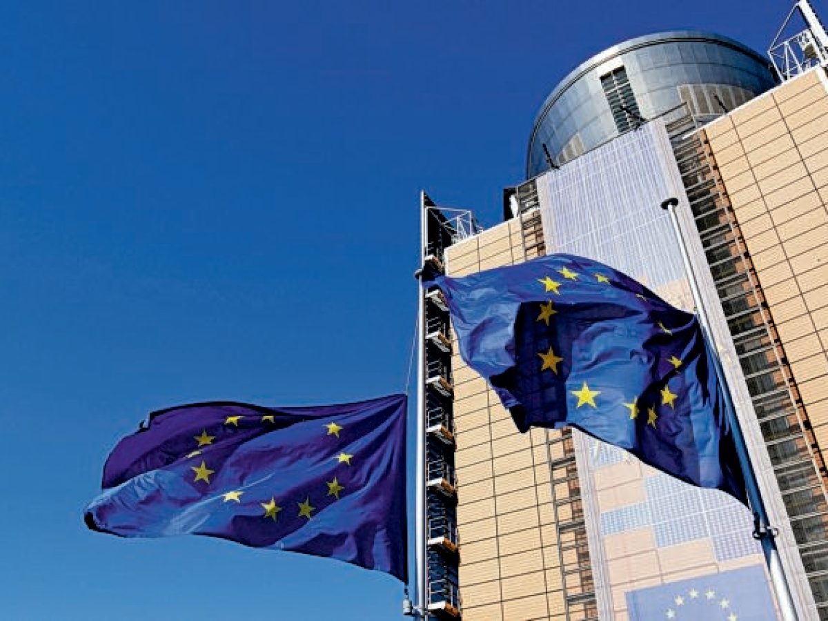 ΕΕ: Επιδοτήσεις για αντλίες θερμότητας, φωτοβολταϊκά και ηλεκτρικά αυτοκίνητα