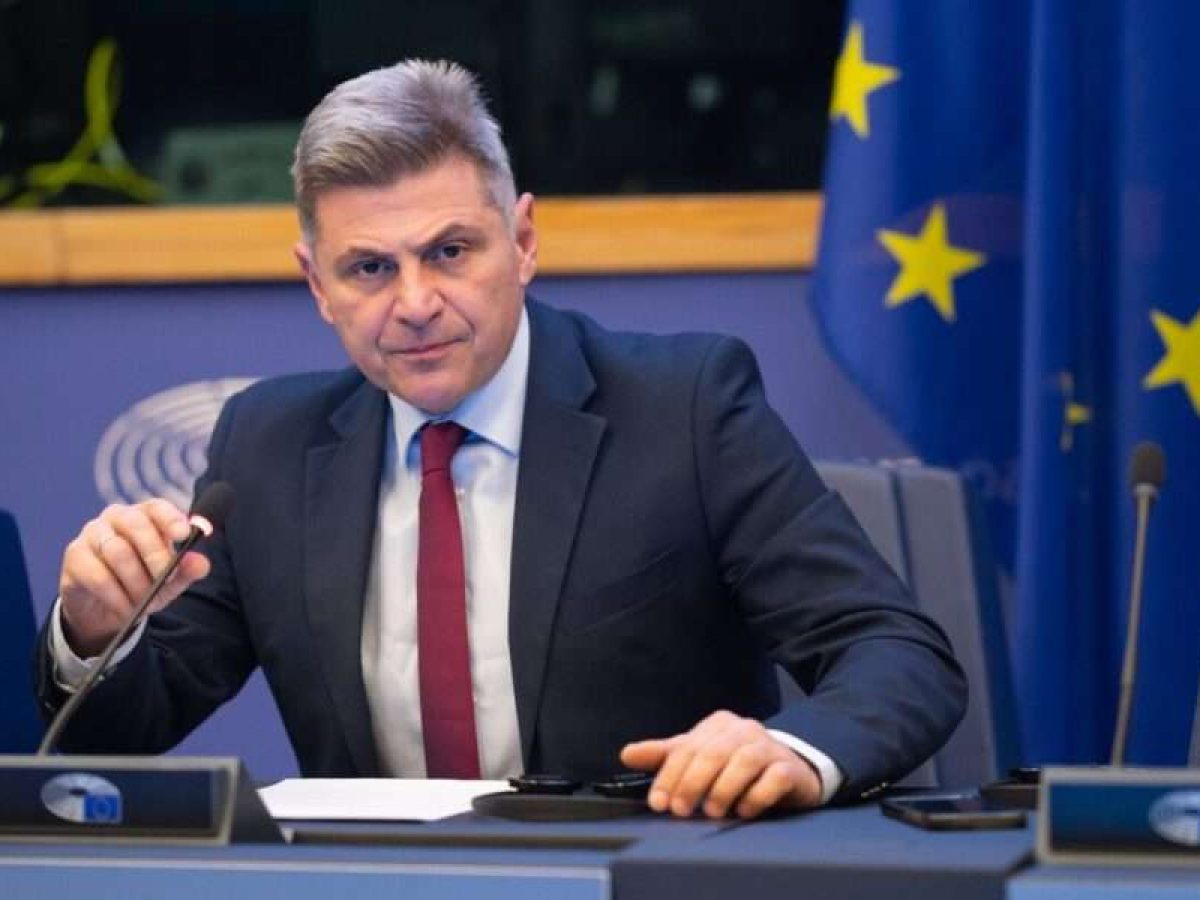 Ν. Φαραντούρης: Σοκαριστική απάντηση Κομισιόν εκθέτει την κυβέρνηση για αφθώδη πυρετό  • Θεσσαλική Γη • Τα Αγροτικά Νέα της Θεσσαλίας