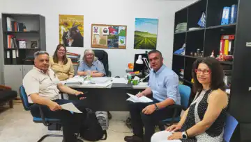 &Theta;&epsilon;&sigma;&sigma;&alpha;&lambda;ί&alpha;: &Sigma;&tau;&omicron; &epsilon;&pi;ί&kappa;&epsilon;&nu;&tau;&rho;&omicron; &eta; &sigma;&tau;ή&rho;&iota;&xi;&eta; &kappa;&tau;&eta;&nu;&omicron;&tau;&rho;ό&phi;&omega;&nu;, &tau;&alpha; &mu;&eta;&tau;&rho;ώ&alpha; &kappa;&alpha;&lambda;&lambda;&iota;&epsilon;&rho;&gamma;&epsilon;&iota;ώ&nu; &kappa;&alpha;&iota; &tau;&alpha; &pi;&rho;&omicron;ϊό&nu;&tau;&alpha; &pi;&omicron;&iota;ό&tau;&eta;&tau;&alpha;&sigmaf; &bull; &Theta;&epsilon;&sigma;&sigma;&alpha;&lambda;&iota;&kappa;ή &Gamma;&eta; &bull; &Tau;&alpha; &Alpha;&gamma;&rho;&omicron;&tau;&iota;&kappa;ά &Nu;έ&alpha; &tau;&eta;&sigmaf; &Theta;&epsilon;&sigma;&sigma;&alpha;&lambda;ί&alpha;&sigmaf;