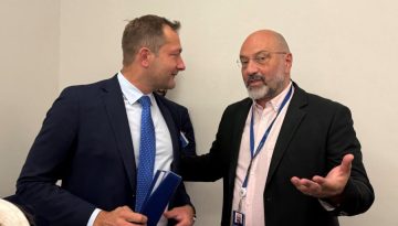 &Mu;&epsilon;&tau;&alpha;&kappa;&iota;&nu;&omicron;ύ&mu;&epsilon;&nu;&omicron;&iota; &kappa;&tau;&eta;&nu;&omicron;&tau;&rho;ό&phi;&omicron;&iota;: &laquo;&Upsilon;&pi;ά&rho;&chi;&omicron;&upsilon;&nu; &epsilon;&upsilon;&rho;&omega;&pi;&alpha;ϊ&kappa;ά &epsilon;&rho;&gamma;&alpha;&lambda;&epsilon;ί&alpha; &sigma;&tau;ή&rho;&iota;&xi;&eta;&sigmaf;&raquo; &lambda;έ&epsilon;&iota; &omicron; &Chi;ά&nu;&sigma;&epsilon;&nu; &ndash; &Epsilon;&rho;ώ&tau;&eta;&mu;&alpha; &Alpha;&rho;&nu;&alpha;&omicron;ύ&tau;&omicron;&gamma;&lambda;&omicron;&upsilon; &pi;&rho;&omicron;&sigmaf; &tau;&eta;&nu; &kappa;&upsilon;&beta;έ&rho;&nu;&eta;&sigma;&eta; &bull; &Theta;&epsilon;&sigma;&sigma;&alpha;&lambda;&iota;&kappa;ή &Gamma;&eta; &bull; &Tau;&alpha; &Alpha;&gamma;&rho;&omicron;&tau;&iota;&kappa;ά &Nu;έ&alpha; &tau;&eta;&sigmaf; &Theta;&epsilon;&sigma;&sigma;&alpha;&lambda;ί&alpha;&sigmaf;