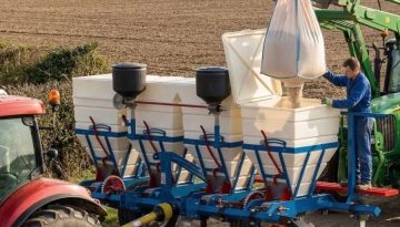 &Lambda;&iota;&pi;ά&sigma;&mu;&alpha;&tau;&alpha;: &Alpha;&kappa;&rho;&iota;&beta;ό&tau;&epsilon;&rho;&eta; &eta; &kappa;&alpha;&lambda;&lambda;&iota;έ&rho;&gamma;&epsilon;&iota;&alpha; έ&omega;&sigmaf; &tau;&omicron; 2028 &ndash; &Nu;έ&alpha; &pi;ί&epsilon;&sigma;&eta; &sigma;&tau;&omicron;&upsilon;&sigmaf; &alpha;&gamma;&rho;ό&tau;&epsilon;&sigmaf; &bull; &Theta;&epsilon;&sigma;&sigma;&alpha;&lambda;&iota;&kappa;ή &Gamma;&eta; &bull; &Tau;&alpha; &Alpha;&gamma;&rho;&omicron;&tau;&iota;&kappa;ά &Nu;έ&alpha; &tau;&eta;&sigmaf; &Theta;&epsilon;&sigma;&sigma;&alpha;&lambda;ί&alpha;&sigmaf;