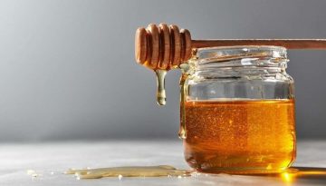 &Tau;&omicron; &laquo;e-honey&raquo; &alpha;&lambda;&lambda;ά&zeta;&epsilon;&iota; &tau;&omicron;&upsilon;&sigmaf; &kappa;&alpha;&nu;ό&nu;&epsilon;&sigmaf; &sigma;&tau;&eta;&nu; &alpha;&gamma;&omicron;&rho;ά &mu;&epsilon;&lambda;&iota;&omicron;ύ &bull; &Theta;&epsilon;&sigma;&sigma;&alpha;&lambda;&iota;&kappa;ή &Gamma;&eta; &bull; &Tau;&alpha; &Alpha;&gamma;&rho;&omicron;&tau;&iota;&kappa;ά &Nu;έ&alpha; &tau;&eta;&sigmaf; &Theta;&epsilon;&sigma;&sigma;&alpha;&lambda;ί&alpha;&sigmaf;
