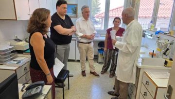 &Theta;&alpha;&nu;ά&sigma;&eta;&sigmaf; &Kappa;&alpha;&beta;&beta;&alpha;&delta;ά&sigmaf;: &Sigma;&tau;&eta; &laquo;&mu;ά&chi;&eta;&raquo; &kappa;&alpha;&tau;ά &tau;&omicron;&upsilon; &alpha;&phi;&theta;ώ&delta;&omicron;&upsilon;&sigmaf; &tau;&omicron; &Kappa;&tau;&eta;&nu;&iota;&alpha;&tau;&rho;&iota;&kappa;ό &Kappa;έ&nu;&tau;&rho;&omicron; &Theta;&epsilon;&sigma;&sigma;&alpha;&lambda;&omicron;&nu;ί&kappa;&eta;&sigmaf; &kappa;&alpha;&iota; &tau;&eta;&sigmaf; &Lambda;ά&rho;&iota;&sigma;&alpha;&sigmaf;