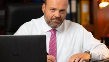&Pi;&rho;&omega;&tau;&omicron;&psi;ά&lambda;&tau;&eta;&sigmaf;: &laquo;&Omega;&rho;&omicron;&lambda;&omicron;&gamma;&iota;&alpha;&kappa;ή &beta;ό&mu;&beta;&alpha;&raquo; &gamma;&iota;&alpha; &tau;&eta;&nu; &kappa;&tau;&eta;&nu;&omicron;&tau;&rho;&omicron;&phi;ί&alpha; &omicron; &alpha;&phi;&theta;ώ&delta;&eta;&sigmaf; &pi;&upsilon;&rho;&epsilon;&tau;ό&sigmaf; &ndash; &Omicron;&iota;&kappa;&omicron;&nu;&omicron;&mu;&iota;&kappa;ό&sigmaf; &Tau;&alpha;&chi;&upsilon;&delta;&rho;ό&mu;&omicron;&sigmaf; &ndash; ot.gr