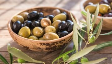 &Epsilon;&pi;&iota;&tau;&rho;&alpha;&pi;έ&zeta;&iota;&alpha; &epsilon;&lambda;&iota;ά: &Mu;&epsilon; &tau;&omicron; &beta;&lambda;έ&mu;&mu;&alpha; &sigma;&tau;&eta; &nu;έ&alpha; &sigma;&omicron;&delta;&epsilon;&iota;ά &ndash; &Tau;&iota; &delta;&epsilon;ί&chi;&nu;&omicron;&upsilon;&nu; &omicron;&iota; &pi;&rho;ώ&tau;&epsilon;&sigmaf; &epsilon;&kappa;&tau;&iota;&mu;ή&sigma;&epsilon;&iota;&sigmaf; &bull; &Theta;&epsilon;&sigma;&sigma;&alpha;&lambda;&iota;&kappa;ή &Gamma;&eta; &bull; &Tau;&alpha; &Alpha;&gamma;&rho;&omicron;&tau;&iota;&kappa;ά &Nu;έ&alpha; &tau;&eta;&sigmaf; &Theta;&epsilon;&sigma;&sigma;&alpha;&lambda;ί&alpha;&sigmaf;